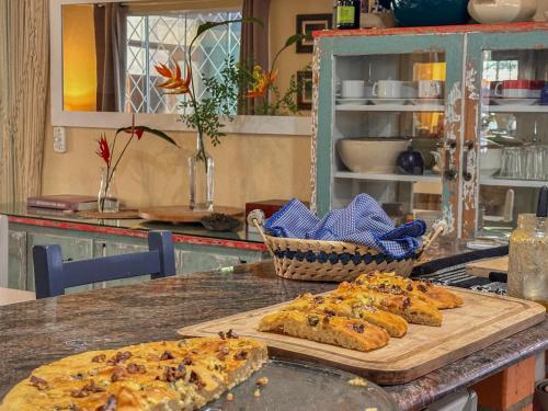 two slices of pizza on a counter in a kitchen at Casa Familiar Estaleiro in Balneário Camboriú