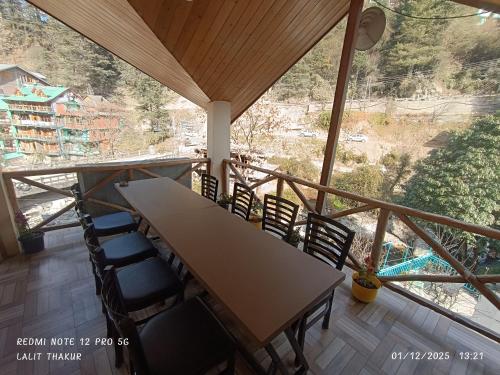 Μπαλκόνι ή βεράντα στο Cabin 8 Jibhi