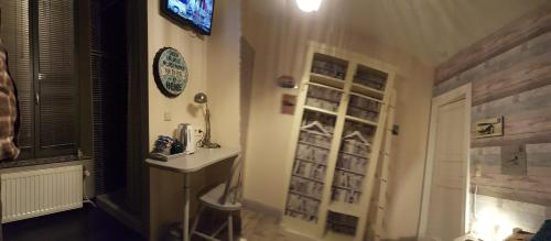 a small bathroom with a sink and a window at B&B Le Bonimenteur in Charleroi