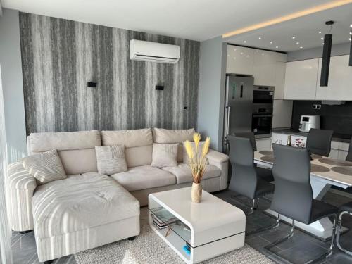 Arboc Residence by Mital