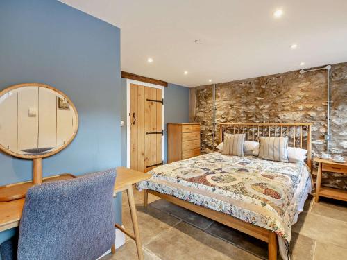 En eller flere senge i et værelse på 2 Bed in Denbigh 5.5 miles 95843