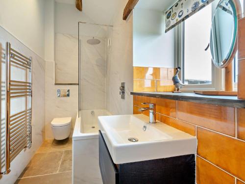 Et badeværelse på 2 Bed in Denbigh 5.5 miles 95843