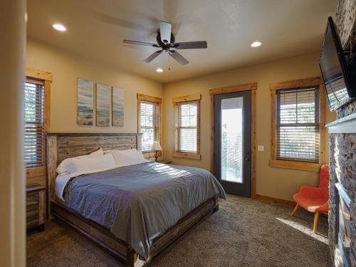 a bedroom with a bed and a ceiling fan at Spring Shores Lodge - Luxury Mountain Experience! in Ashton