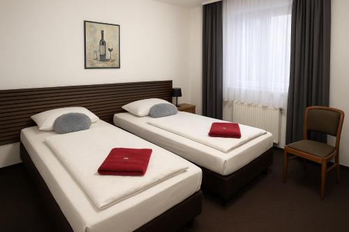 Ένα ή περισσότερα κρεβάτια σε δωμάτιο στο Hotel Nassauer Hof Frankfurt