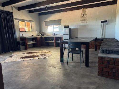 Una cocina o cocineta en Keurkloof Farm villas off R62