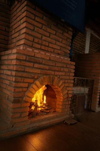 Francisco ZarcoHotel Flamora的砖炉,炉火炉