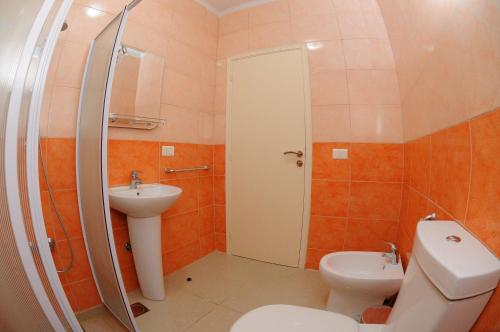 Koupelna v ubytování Byblos Guest House