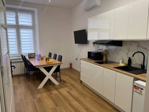 Η κουζίνα ή μικρή κουζίνα στο Hostel PEREMOGA