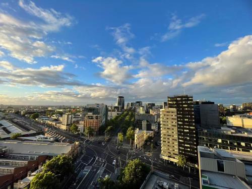 Общий вид на город Мельбурн или вид на город из апартаментов/квартиры