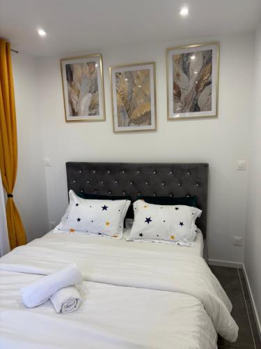 Ένα ή περισσότερα κρεβάτια σε δωμάτιο στο Studio moderne