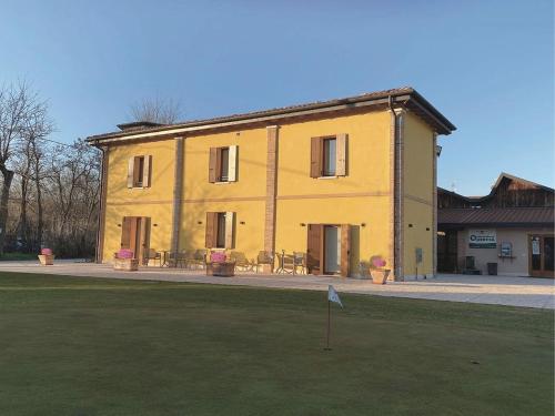 The building in which a vendégházakat is located