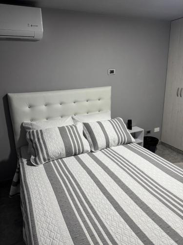 Ένα ή περισσότερα κρεβάτια σε δωμάτιο στο Apartaestudio