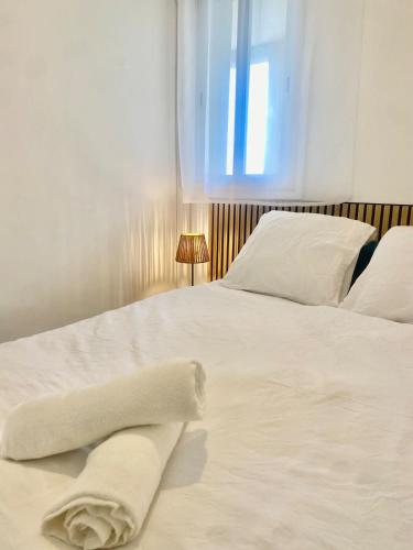 Ένα ή περισσότερα κρεβάτια σε δωμάτιο στο Air-conditioned apartment on the port side