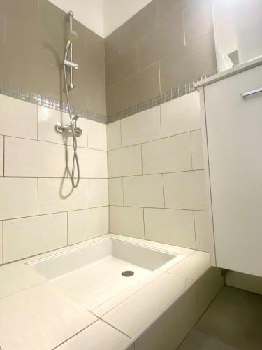 Ένα μπάνιο στο Air-conditioned apartment on the port side