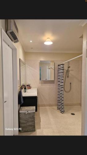 O baie la Mikimiki Valley Cottage near Tararua Park Trailhead