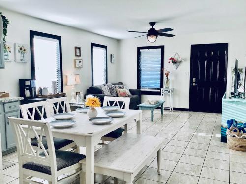 a living room with a white table and chairs at Urban Aquarium Home for 8 in Galveston