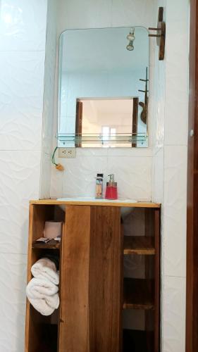 a bathroom with a sink and a mirror at Hostal Mirada al Mar in Las Tunas