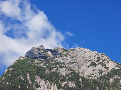 Nespecifikovaný výhled na hory nebo výhled na hory při pohledu z penzionu