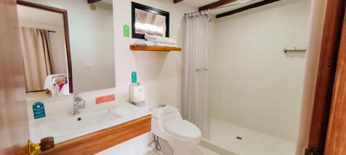 Ένα μπάνιο στο Playa de Oro Lodge