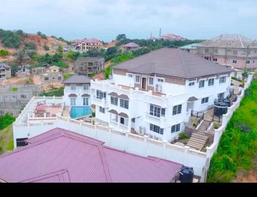 Menson Mansion - Your home away from home