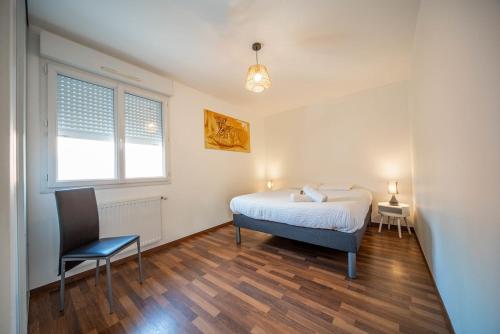 Postel nebo postele na pokoji v ubytování Spacieux logement près de Chalon