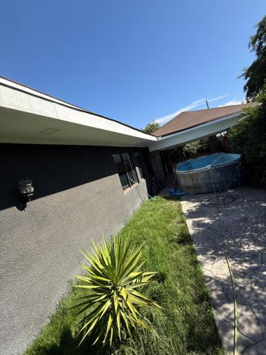 Der Swimmingpool an oder in der Nähe von Spa la casona de pirque