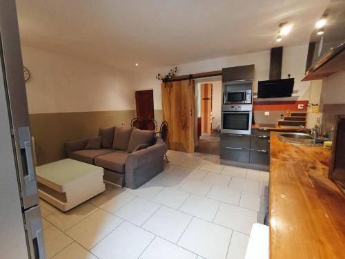 Appartement 2 pièces avec petite terrasse - Centre-ville
