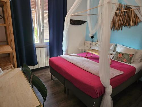 Un pat sau paturi într-o cameră la VILLA VILLACOLLE