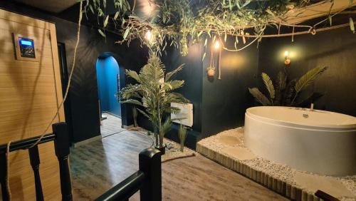 Ένα μπάνιο στο Amazonia - Private Spa and Cinema