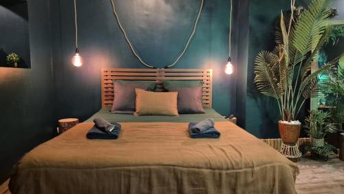 Ένα ή περισσότερα κρεβάτια σε δωμάτιο στο Amazonia - Private Spa and Cinema