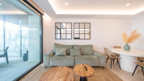 Χώρος καθιστικού στο XPCE JADE TOWER, Pool-Spa-Gym-Cinema-Beach and Parking Free