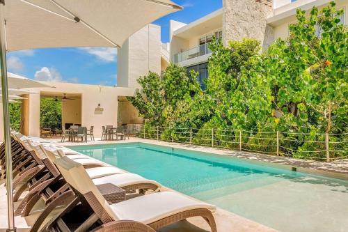 Bassein majutusasutuses Chic Beachfront Condo Ocean View Rooftop Pools või selle lähedal