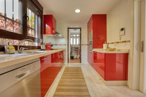 Η κουζίνα ή μικρή κουζίνα στο Spacious Villa Laurisilva