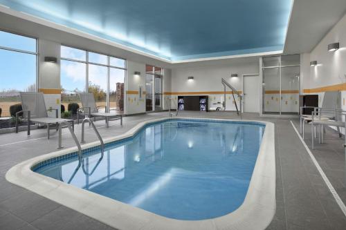 a large swimming pool in a hotel room at Fairfield Inn & Suites by Marriott Jeffersonville I-71 in Jeffersonville