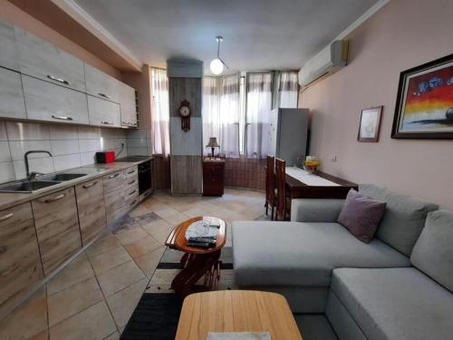 Η κουζίνα ή μικρή κουζίνα στο Preni Suites