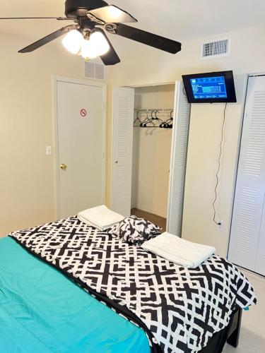 Ένα ή περισσότερα κρεβάτια σε δωμάτιο στο Queen with Private Dedicated Spa Bath