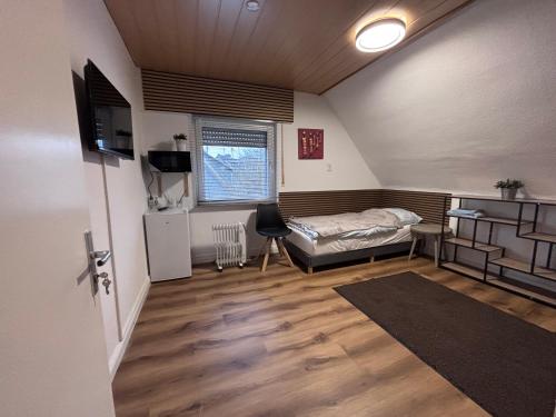 Ένα ή περισσότερα κρεβάτια σε δωμάτιο στο Komfortzimmer #5 für zwei Reisende mit 2 Betten, Gemeinschafts Bad und Küche