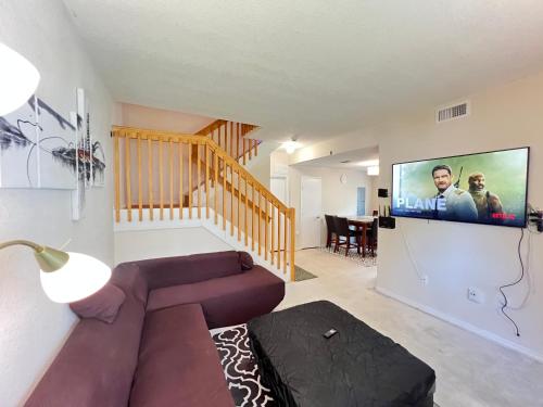 Μια τηλεόραση ή/και κέντρο ψυχαγωγίας στο Queen with Private Dedicated Spa Bath