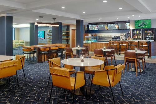 Εστιατόριο ή άλλο μέρος για φαγητό στο Courtyard by Marriott Frederick