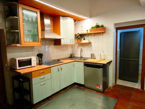 Kuchyň nebo kuchyňský kout v ubytování Casa rural El Herrero