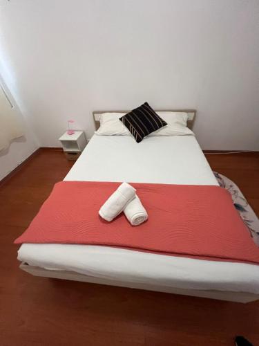 a bedroom with a bed with two towels on it at Geovanny house in Funchal