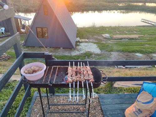 Εγκαταστάσεις μπάρμπεκιου για όλους τους επισκέπτες του κάμπινγκ