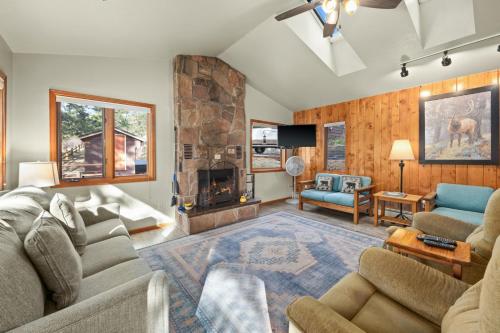 a living room with a couch and a fireplace at McGregor Mountain Lodge in Estes Park