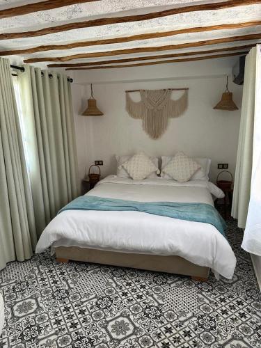 Ένα ή περισσότερα κρεβάτια σε δωμάτιο στο Tynass Suite - Spacious Suite in Tynass Farm