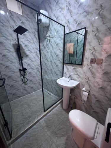 Un baño de Elite Suite - 1 Bed