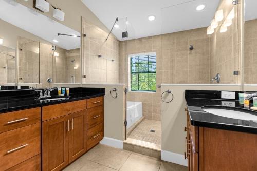 a large bathroom with a sink and a tub at Vibrant 4BR Family Townhome 1 mile from Disney World and Disney Springs in Orlando