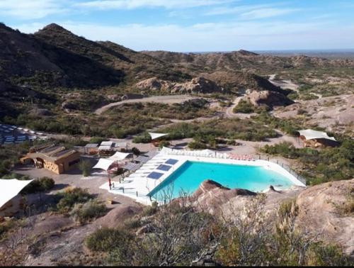 Cabaña 25 San Rafael في سان رافاييل: منظر جوي لمنتجع به حمام سباحة