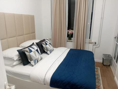 Ένα ή περισσότερα κρεβάτια σε δωμάτιο στο Bright and quiet apartment in Zeist Centrum