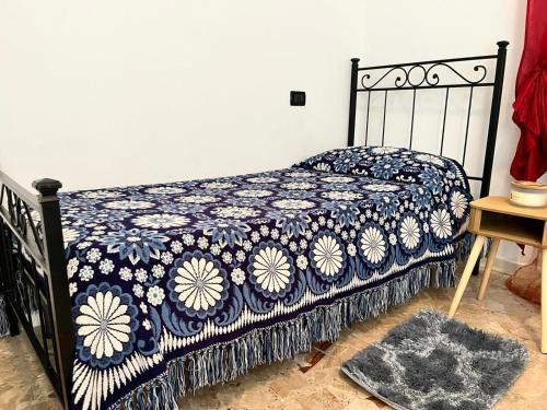 a bedroom with a bed with a blue and white comforter at Casale Kintsugi in Cepagatti