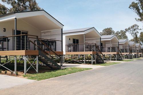 Το κτήριο όπου στεγάζεται  το ξενοδοχείο διαμερισμάτων